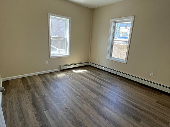 4th image of 412 S Main St Frnt 1