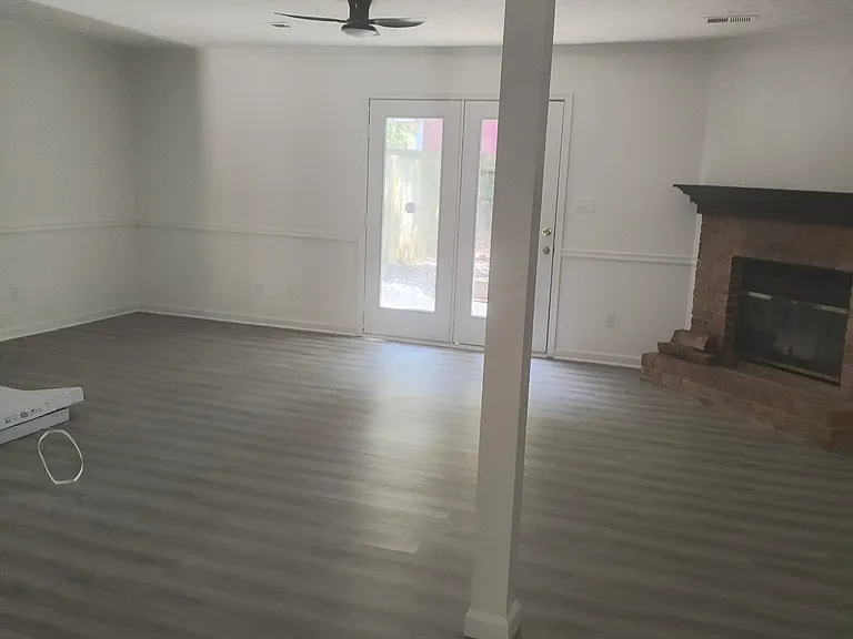 415 Williamsburg Way — Photo 4