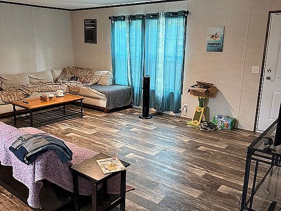 5th image of 107 Becky Ct