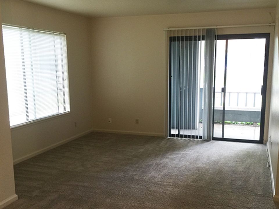 2nd image of 918 Mariner Dr APT D
