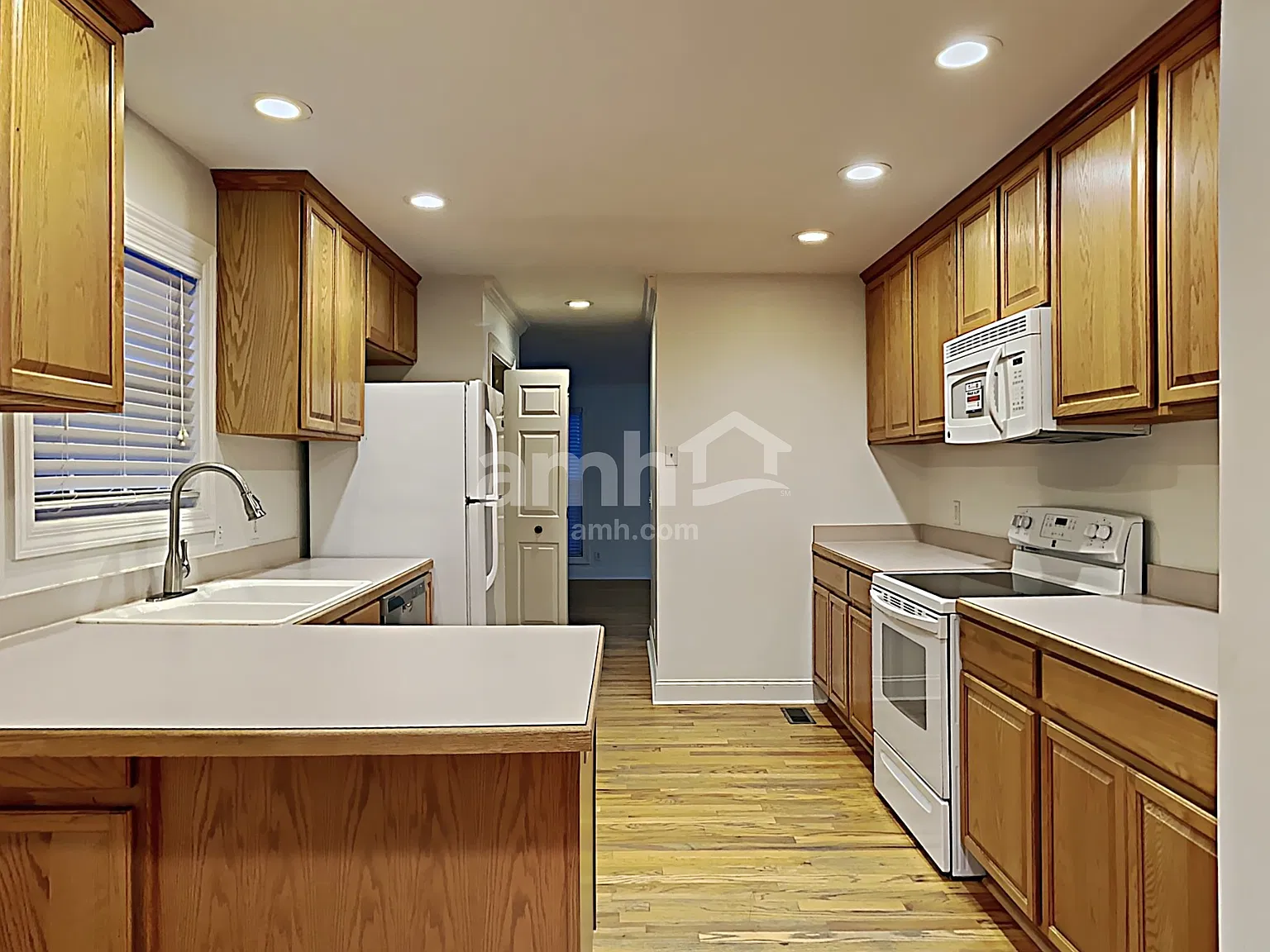 3 bed, 2.5 bath, 2621 sqft, $2,635 — Photo 4