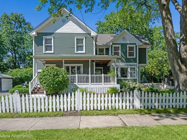 318 W Lake St, Barrington, IL 60010