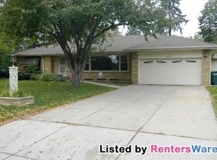 2437 Holton St, Roseville, MN 55113