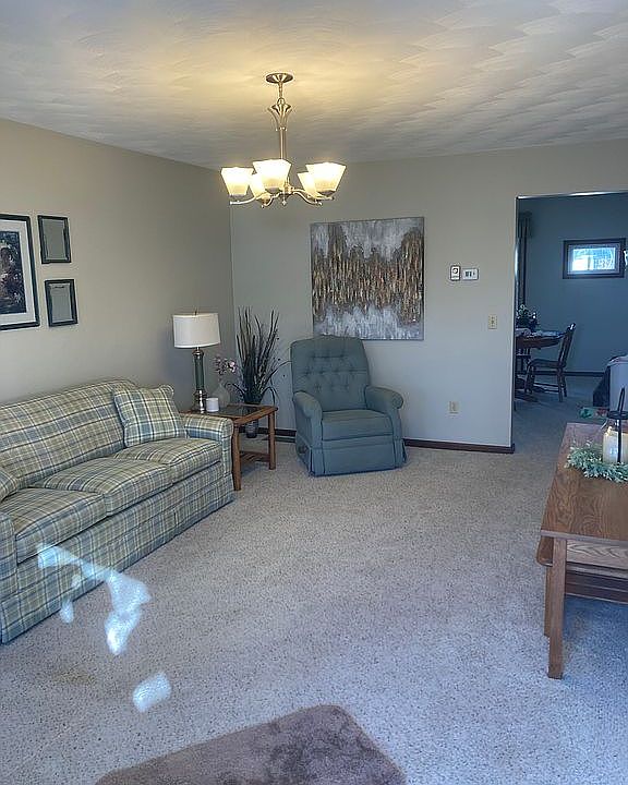 210 S 5th St B, Cissna Park, IL 60924 Zillow