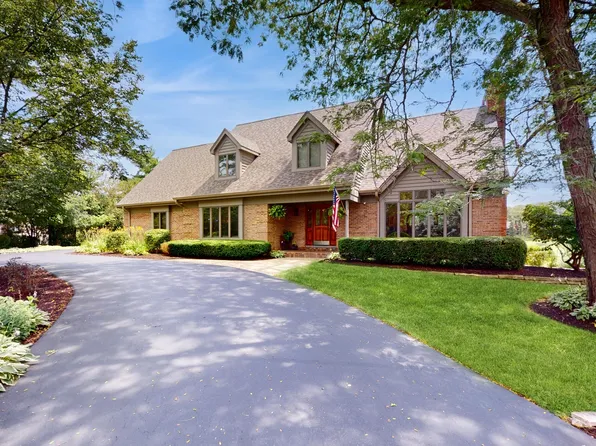 7312 Inverway Dr, Crystal Lake, IL 60014