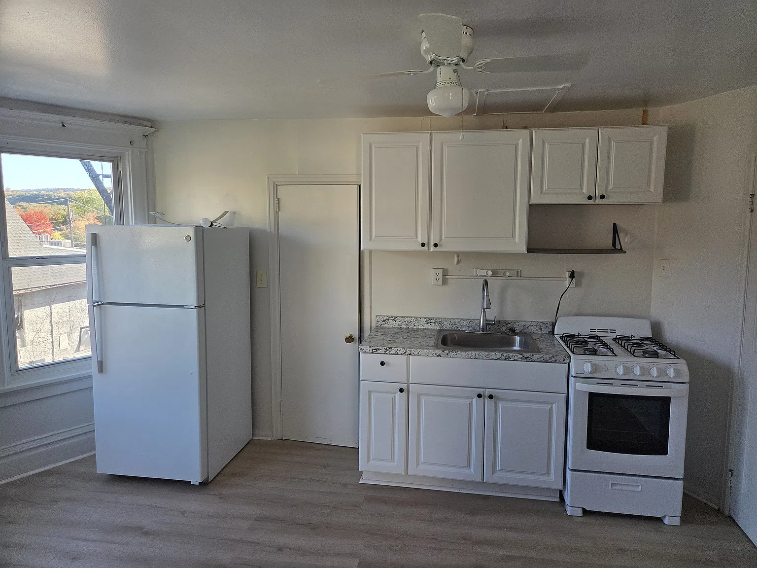 Studio, 400 sqft, $1,500 — Photo 2