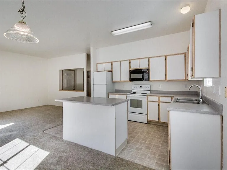 Chelsey Lane Apartments — Photo 7