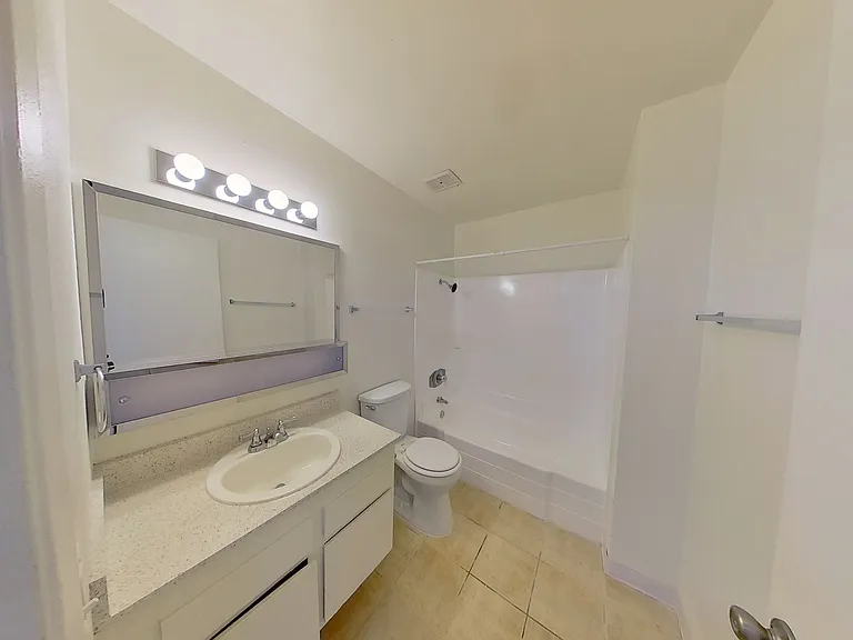 521 N. Tustin Ave — Photo 21