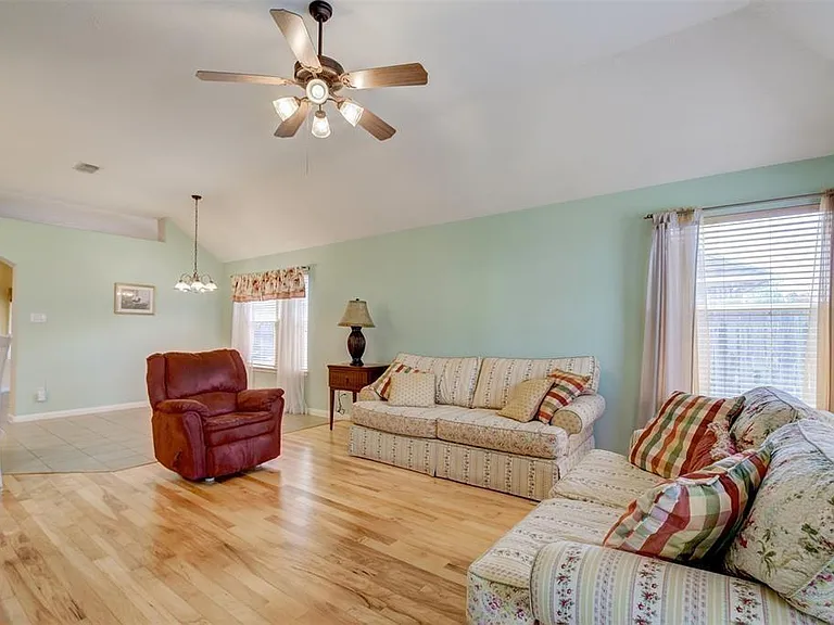 2608 Easton Springs Ct — Photo 12