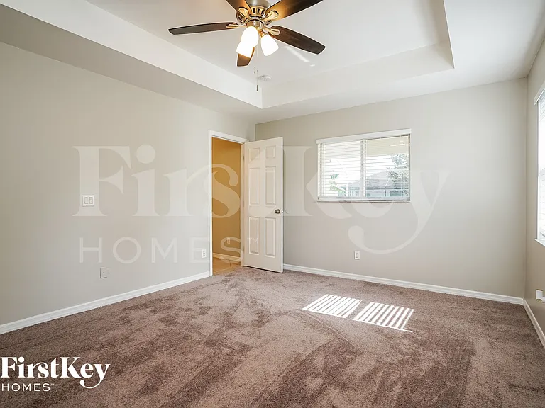 1217 SW 35th Ter — Photo 8