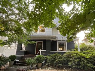425 NE Hazelfern Pl, Portland, OR 97232