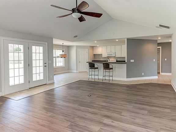 5th image of 501 Reliance Dr