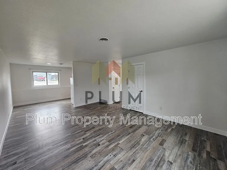 2340 Fairview Ave #2 — Photo 3