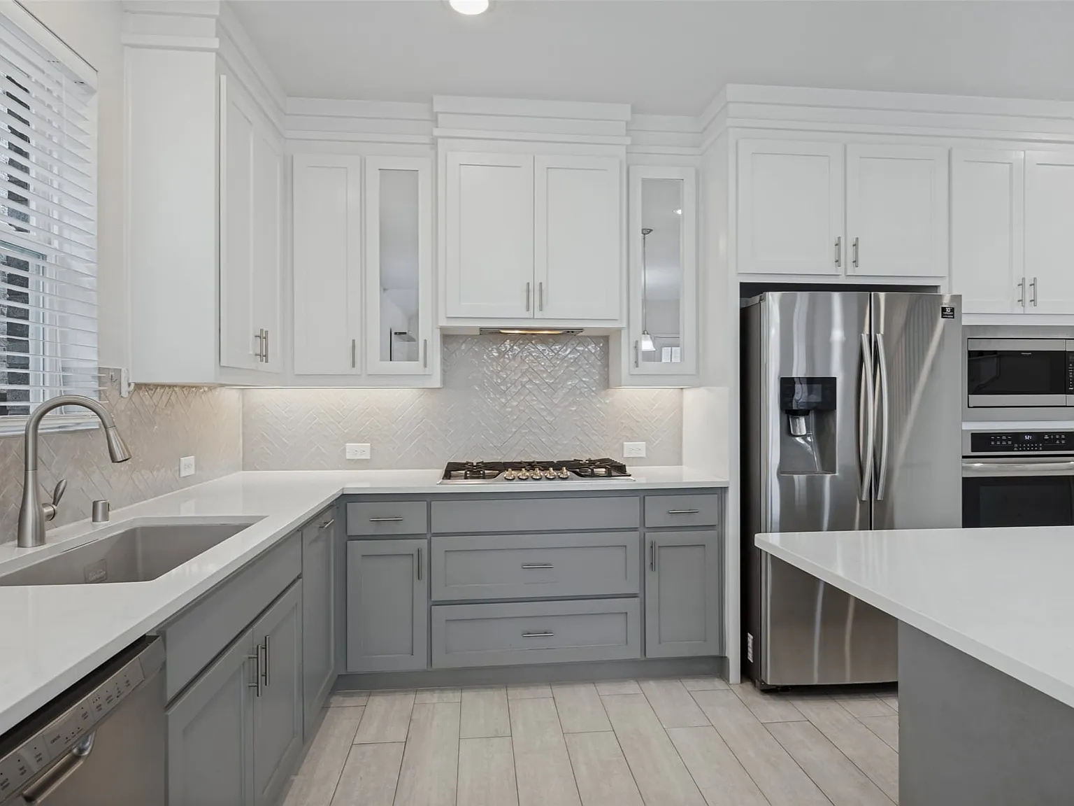 4 bed, 3.0 bath, 2671 sqft, $4,200 — Photo 3