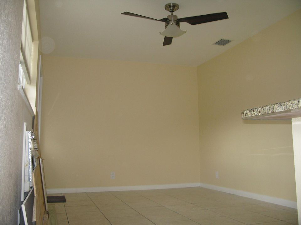 2nd image of 300 SW 20th St APT 1