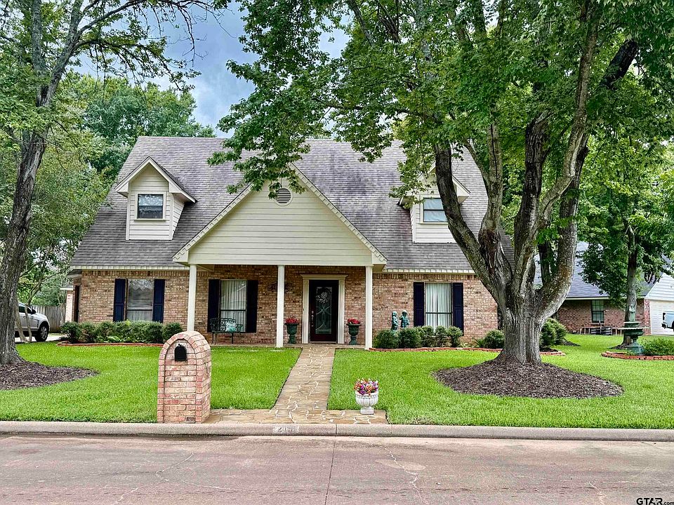 1st image of 215 Enchanted Estates Dr