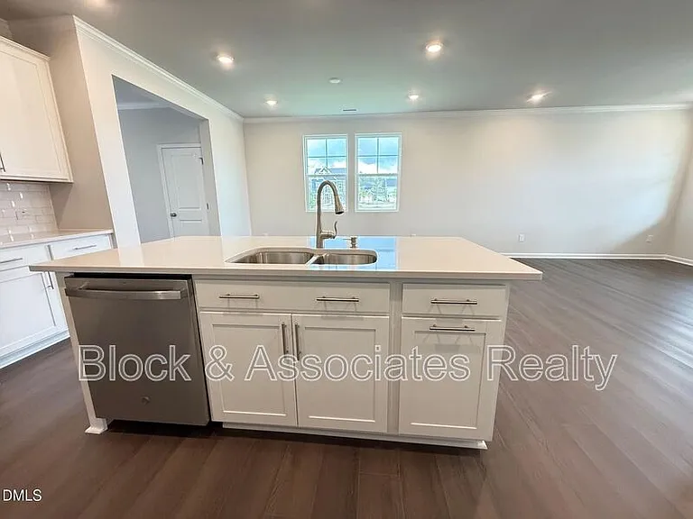 304 Marmalade Sky Ln — Photo 8