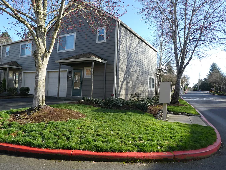 7123 SW Sagert St #104 — Photo 36