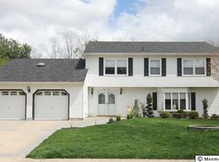 28 Surrey Dr, Old Bridge, NJ 08857