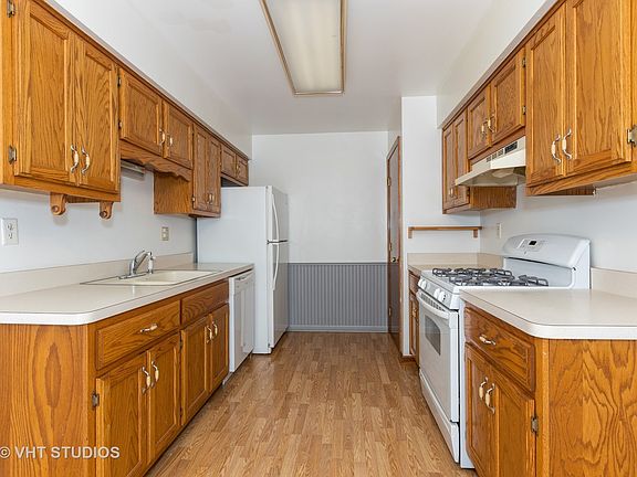 5th image of 1032 Schoolgate Rd
