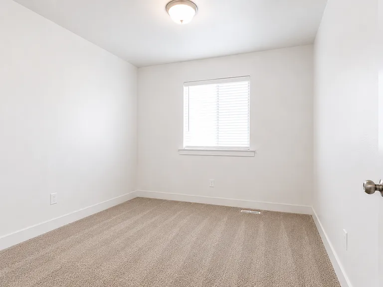 1561 E 320 S — Photo 11