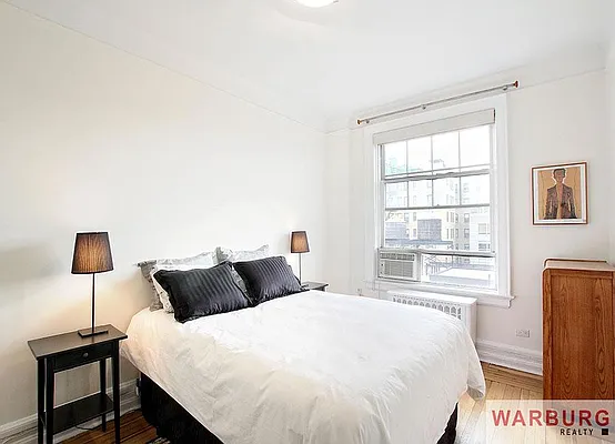 Sold by Warburg | media 1