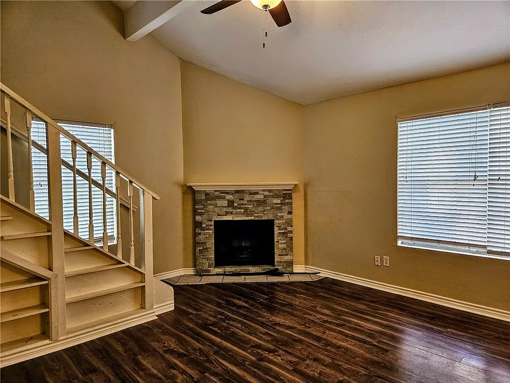 2 bed, 1176 sqft, $1,295 — Photo 4