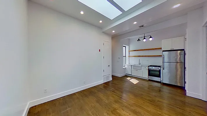 Rented by Bond New York | media 7