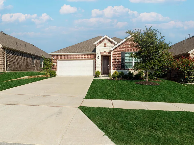 2808 Southampton Dr — Photo 2