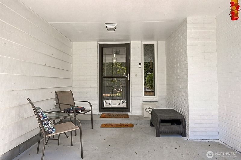 3rd image of 406 Dupont Avenue