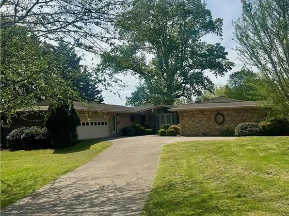 830 Lower Chester Rd, Charleston, WV 25302