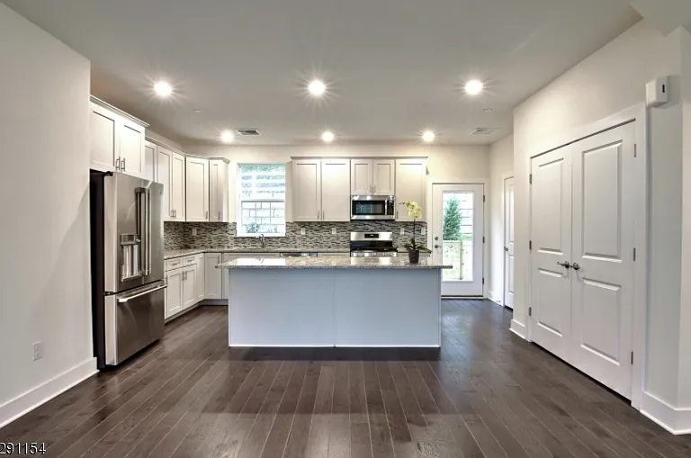 702 Parkview Ln — Photo 6