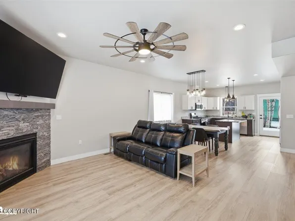 8461 N Michaelson St, Palmer, AK 99645