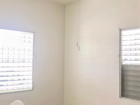 MASTER BEDROOM WITH NEW AC UNIT
