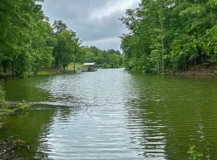 984 Deerwood Dr, Dandridge, TN 37725