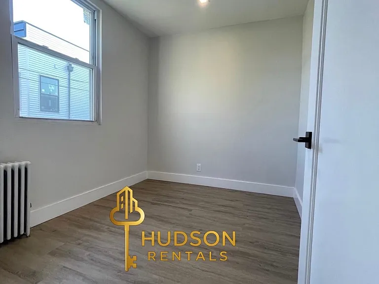 60 Franklin St #3L — Photo 3