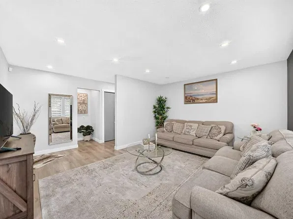 6020 S 18th Ave NE, Calgary, AB T1Y 1P1