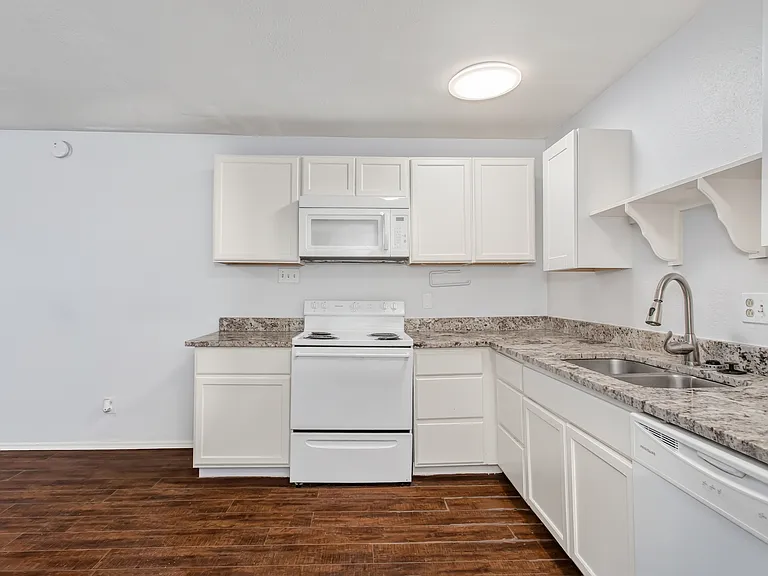 5722 Gaston Ave #H — Photo 7