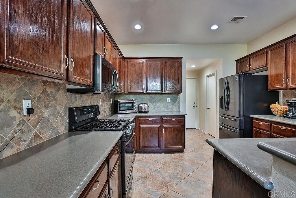 3 bed, 2.5 bath, 1550 sqft, $3,800 — Photo 1