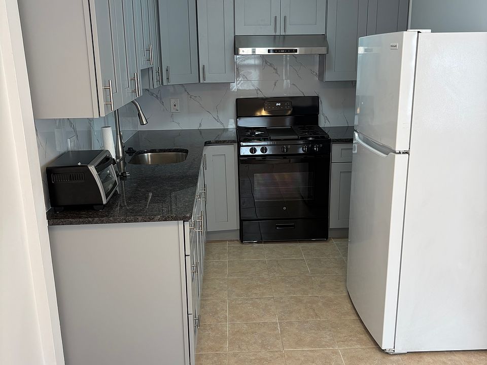 1st image of 763 Sanford St Floor 2