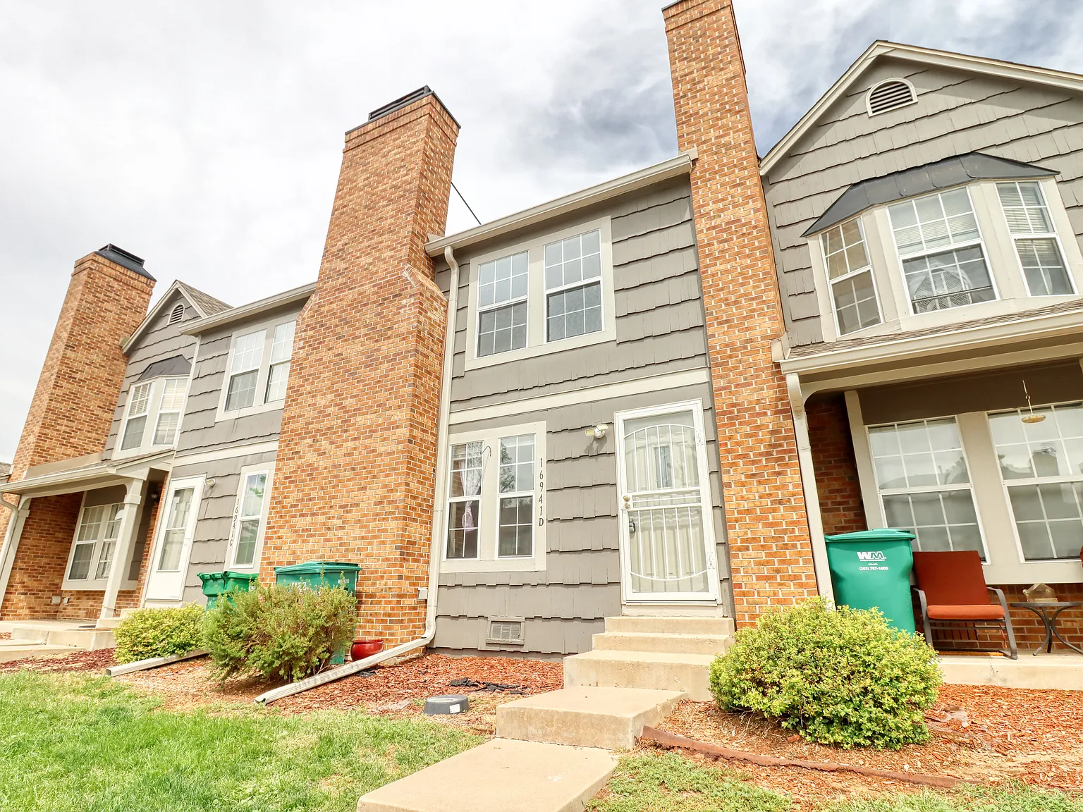 2 bed, 1.5 bath, 992 sqft, $1,800 — Photo 2
