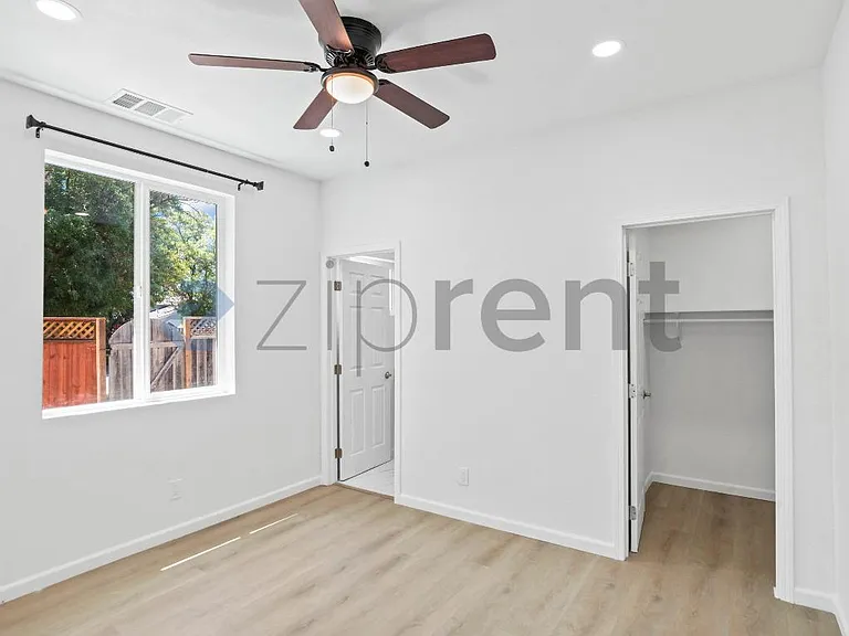 640 Plomosa Ct #B — Photo 17