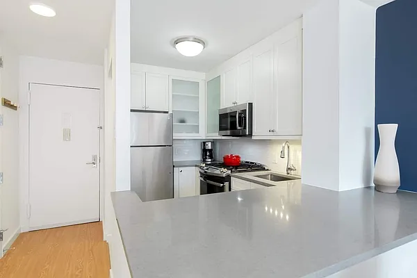 Rented by Greystar | media 4