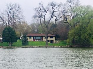 N22W28116 Edgewater Dr, Pewaukee, WI 53072