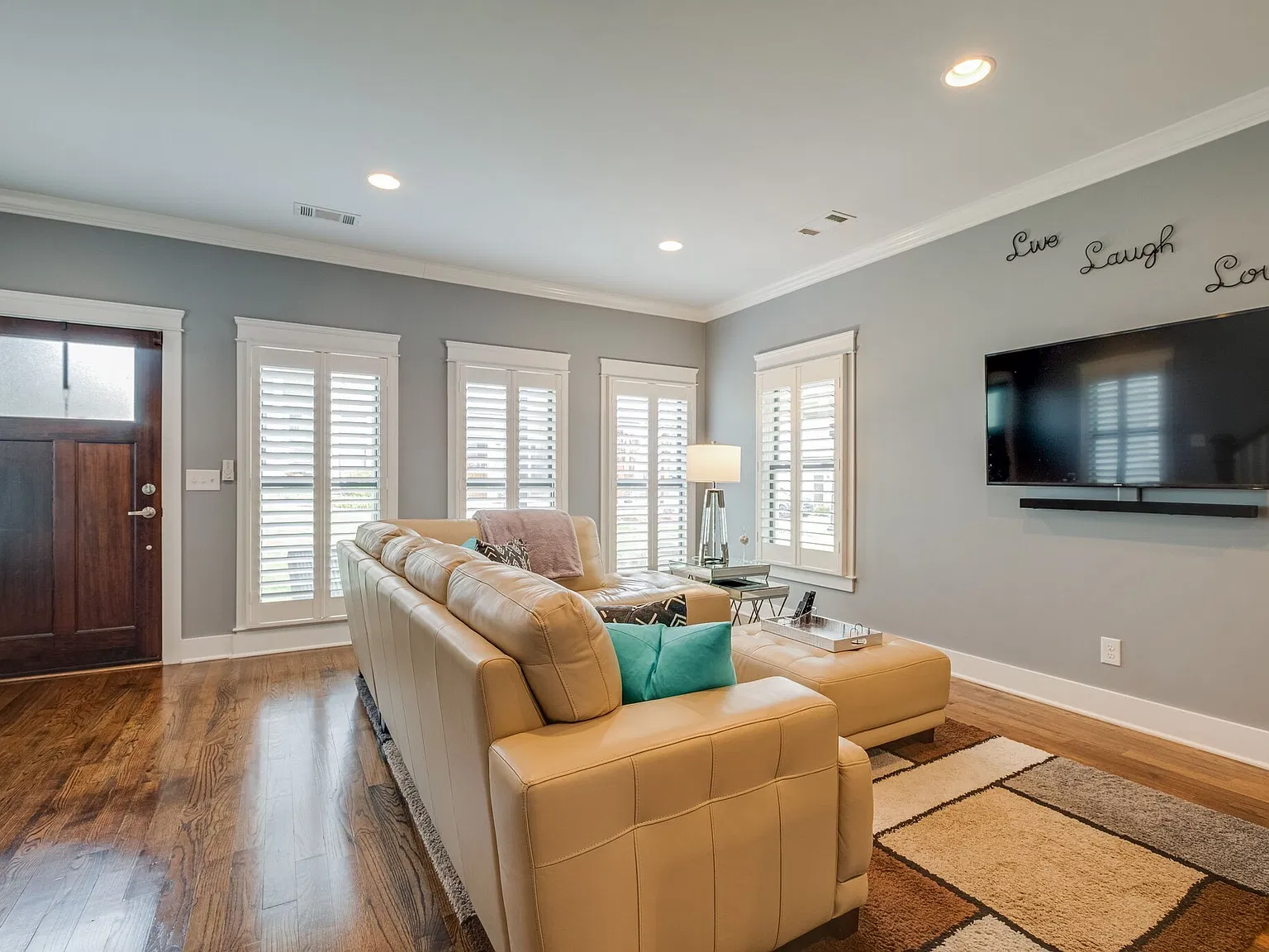 3 bed, 1404 sqft, $3,550 — Photo 1