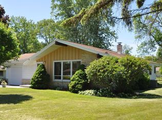 15007 W Rogers Dr, New Berlin, WI 53151