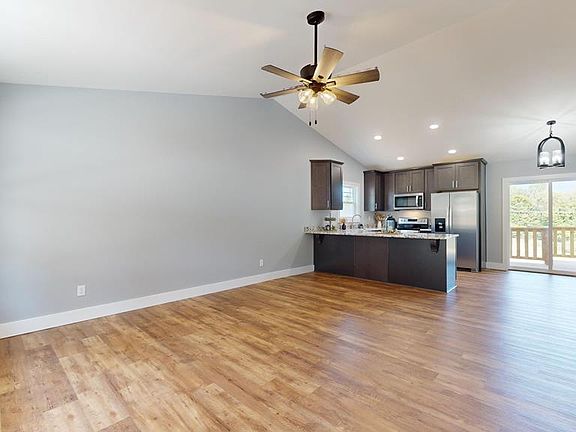 4th image of 395 Dayton Ave