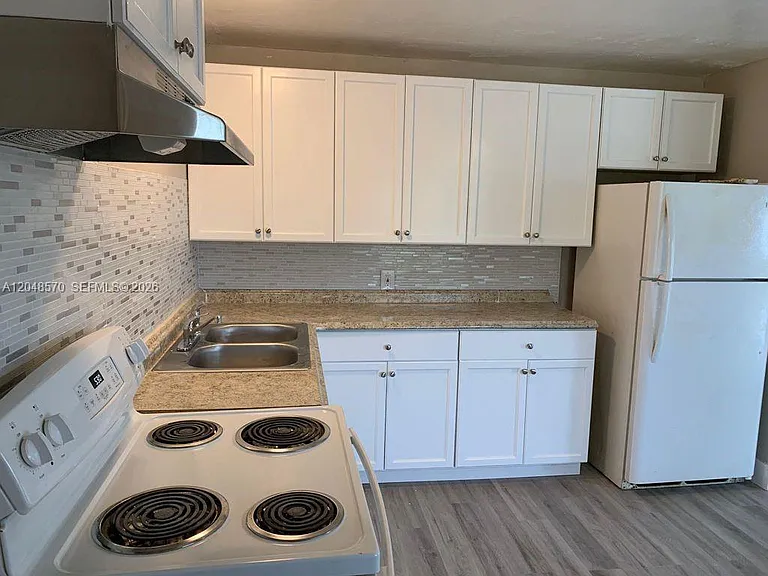 6317 SW 18th St #1 — Photo 10