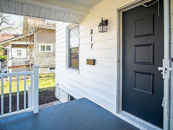 4th image of 817 Brown St