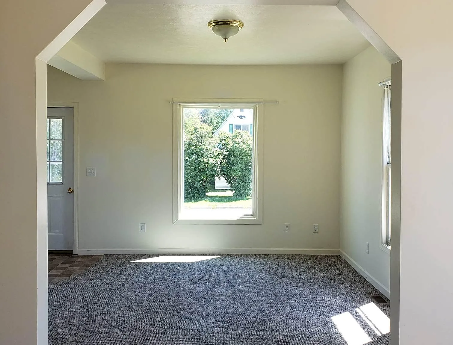 3 bed, 1.5 bath, $1,500 — Photo 2